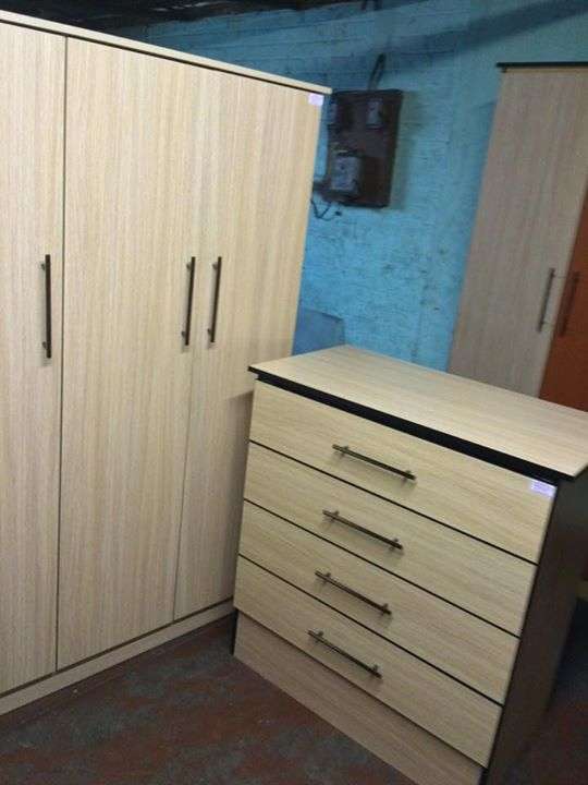Wardrobe And Chest Of Drawers Set