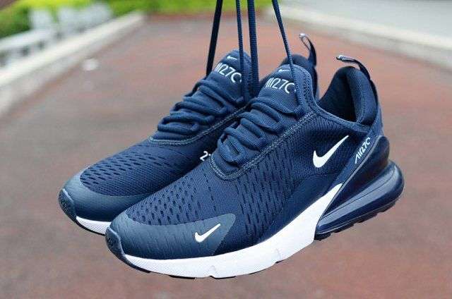 Nike Air 270 Sneakers. Navy Blue