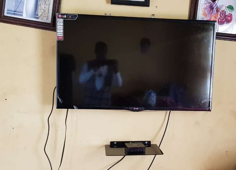 Tv & Decoder Wall Mount