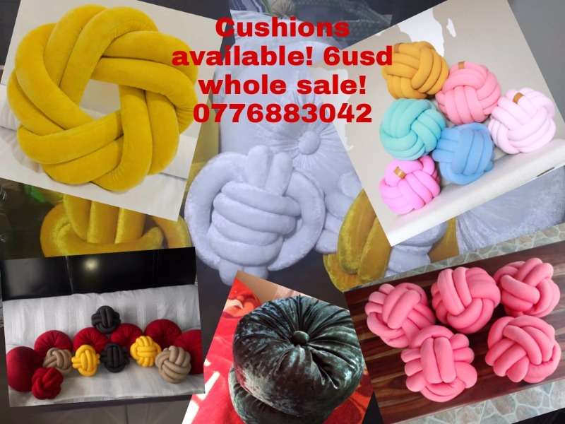 Knots Round Cushions