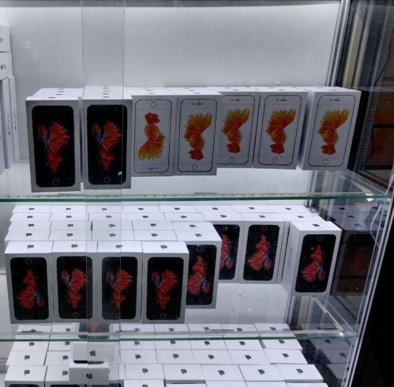 Apple Iphone  6s   + Free Apple Airpod $110