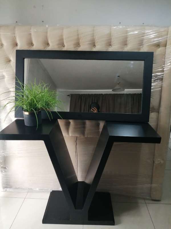 Lv Console Table