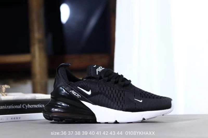 Nike Air 270 Sneakers. Black/White.