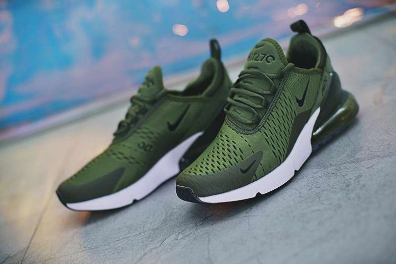 Nike Air 270 Sneakers. Army Green