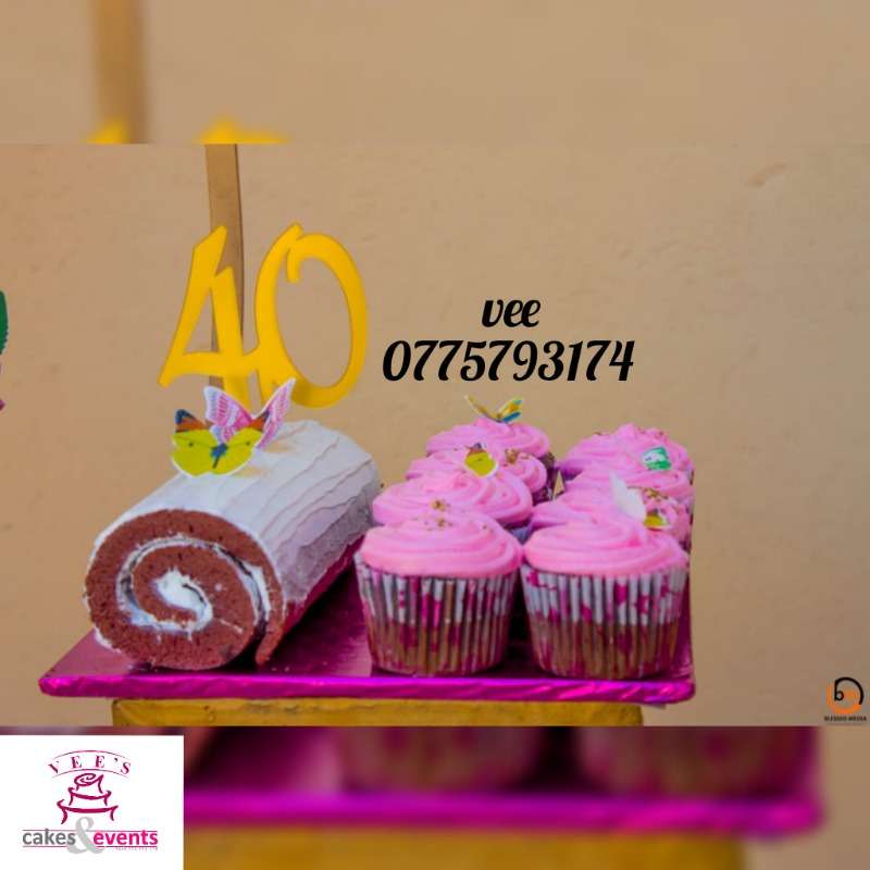 Swiss Roll And Cupcakes Combo