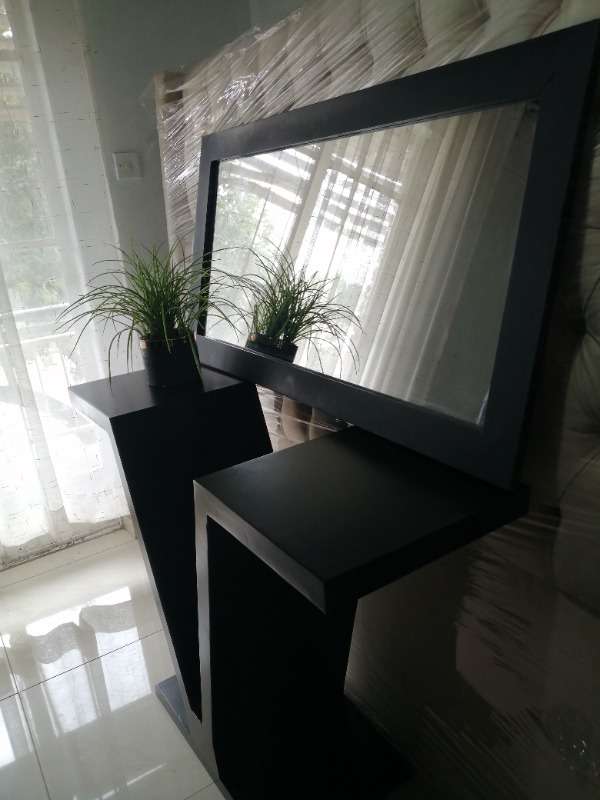 Lv Console Table