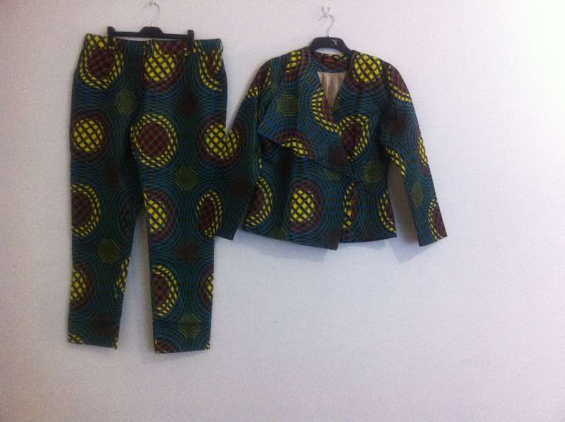 Ladies Two Piece Outfit In Size 14