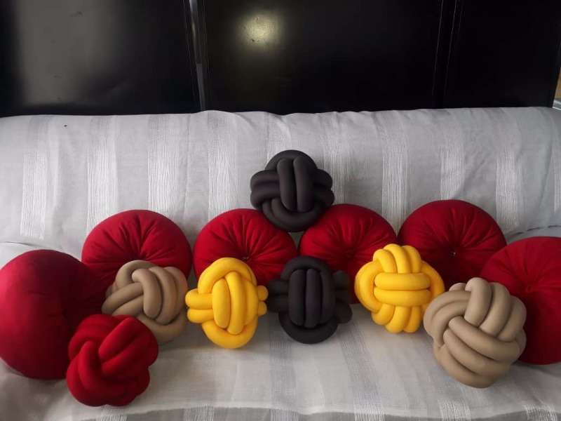 Knots Round Cushions