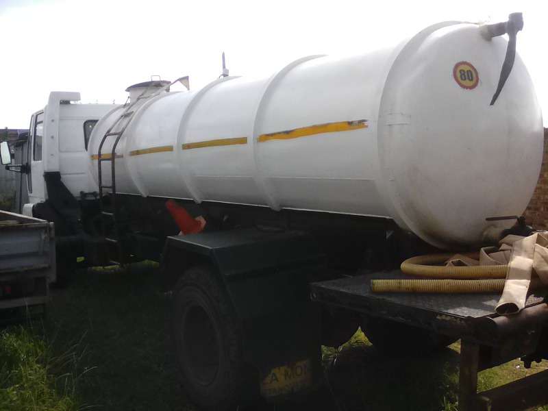 Selling A Water Tanker Ford Cargo Truck With Ade 352 Engine