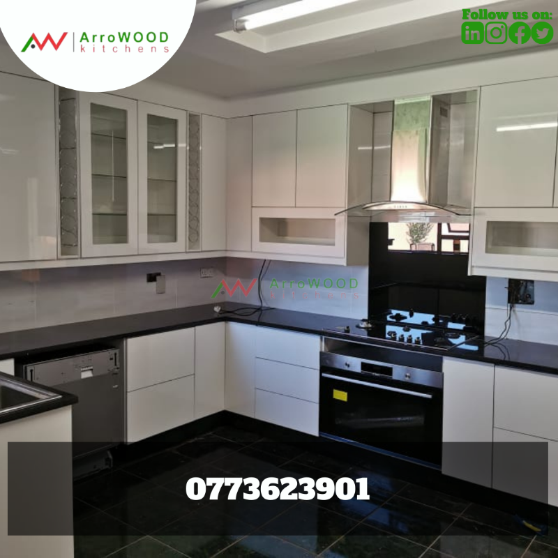 Highgloss White Kitchen Handless Fitted Kitchen